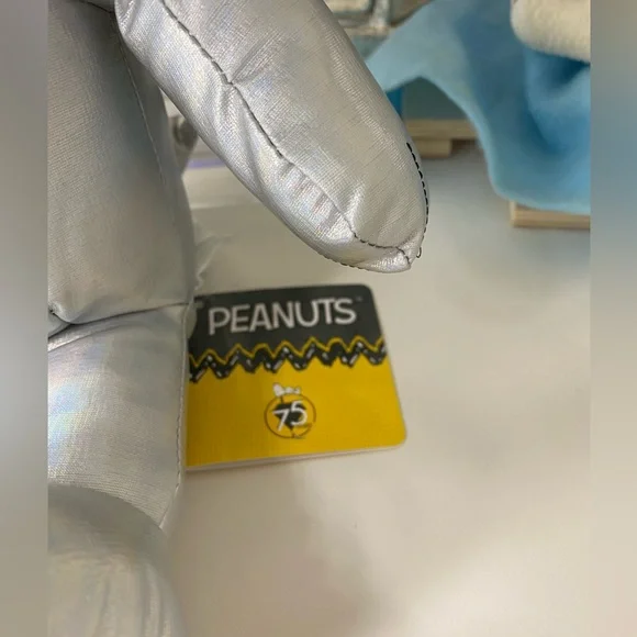 Peanuts Snoopy Silver Iridescent 75th Anniversary - Picture 4 of 6